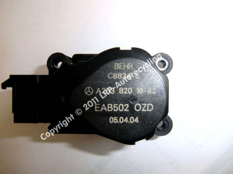 Mercedes Benz S211 Stellmotor Heizung A2038201642 Behr Bj.2004 C8834B EAB502 OZD